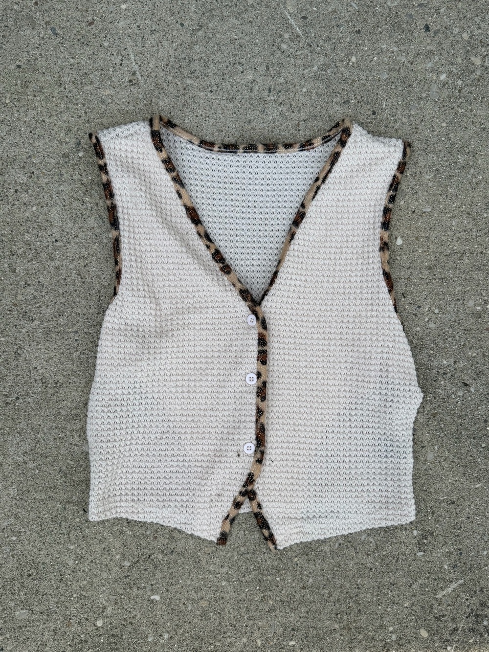 SHEIN Cream Knit Crop Vest with Leopard Trim